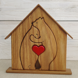 деревянный сувенир Два медведя с сердцем в домике