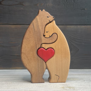 Сувенирная фигурка из дерева ручной работы Два медведя с сердечком "Радость"
