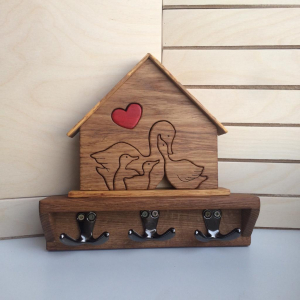 деревянная ключница ручной работы "Гуси-Лебеди с двумя малышами"