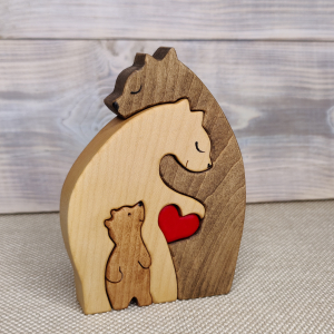 Авторские сувениры из дерева ручной работы Новые три медведя с сердцем