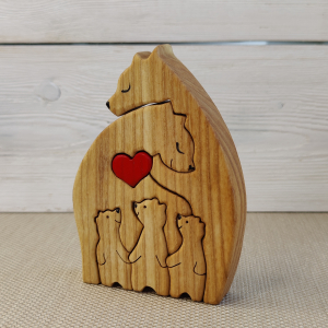 Сувениры подарки из дерева Новые пять медведей с сердечком купить в Москве