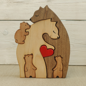 Авторский сувенир из дерева: фигурки в виде мишек Новые пять медведей с сердечком - Рюкзачок