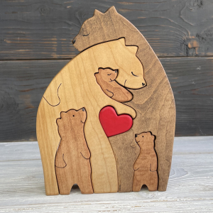 Фигурки из дерева для интерьера - четыре медведя с сердцем и младенец