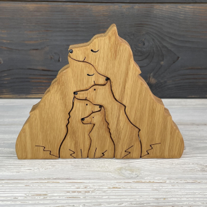 Сувениры из дерева Семья волков с тремя волчатами