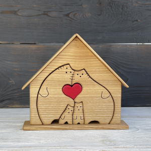 Декоративные фигурки из дерева Влюбленные коты с двумя котятами в домике