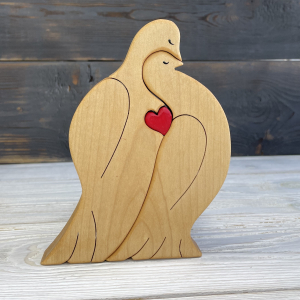 Подарок из дерева на годовщину свадьбы Пара голубей из Клёна 