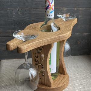 Оригинальные подарки из дерева Подставка под бутылку с двумя бокалами