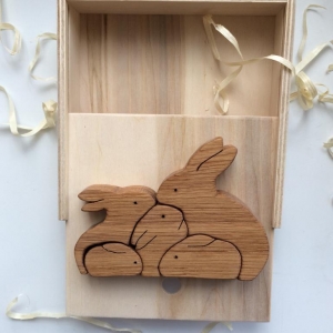 подарки из дерева - Заячья семья с тремя зайчатами