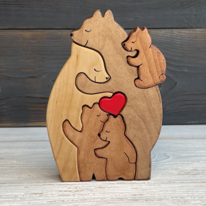 Подарки из дерева Семья медведей с сердцем с тремя медвежатами