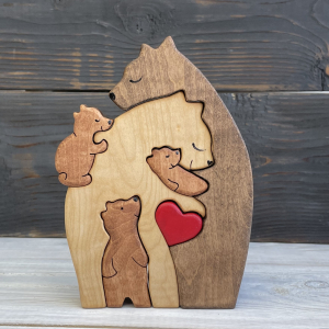 Семейный сувенир из дерева Три медведя с сердцем с Младенцем и Рюкзачок